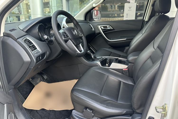 Used JMC Yusheng S350 2013 2.4T Automatic 2WD Diesel Luxury Edition 5 Seats Interior 2