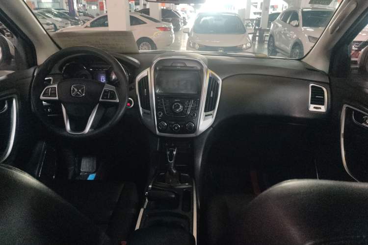 Used JMC Yusheng S350 2013 2.4T Automatic 2WD Diesel Luxury Edition 5 Seats Interior 3
