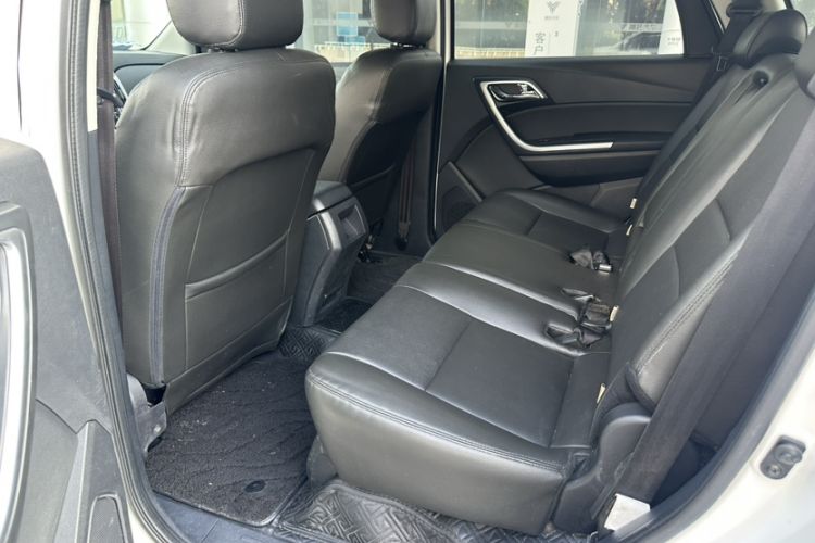 Used JMC Yusheng S350 2013 2.4T Automatic 2WD Diesel Luxury Edition 5 Seats Interior 3