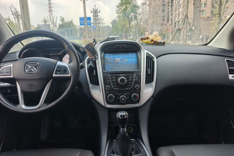Used JMC Yusheng S350 2013 2.4T Manual Two-Wheel Drive Diesel Luxury 7-Seater Interior 3