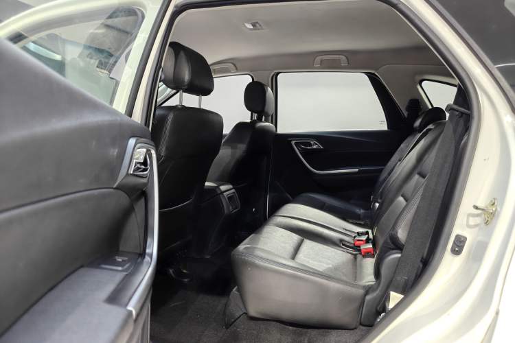 Used JMC Yusheng S350 2013 2.4T Automatic 2WD Diesel Luxury Edition 5 Seats Interior 6
