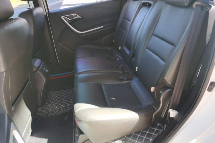 Used JMC Yusheng S350 2013 2.4T Automatic 2WD Diesel Luxury Edition 5 Seats Interior 8