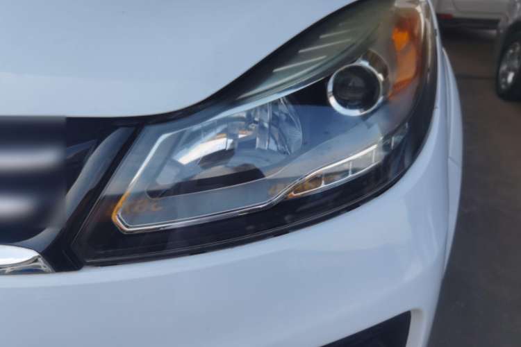 Used JMC Yusheng S350 2013 2.4T Automatic 2WD Diesel Ultra-Luxury 5-Seater Left Front Headlight