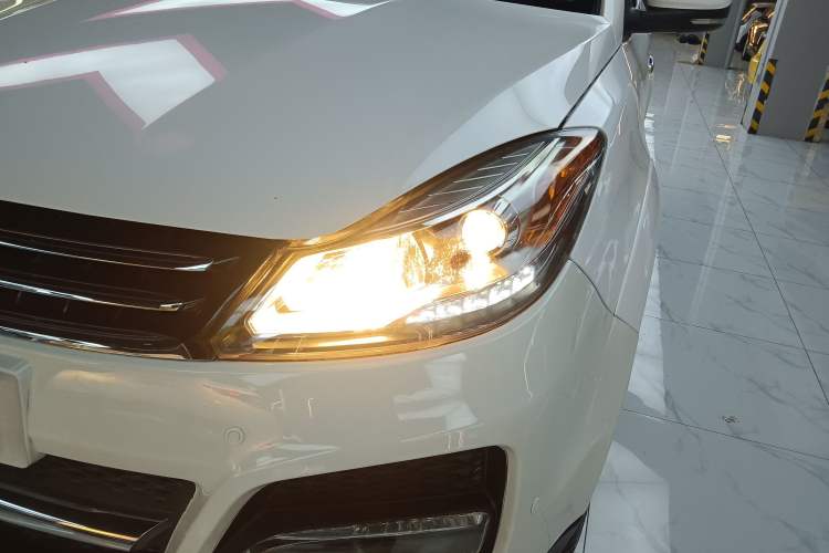Used JMC Yusheng S350 2013 2.4T Automatic 2WD Diesel Ultra-Luxury 7-Seater Left Front Headlight