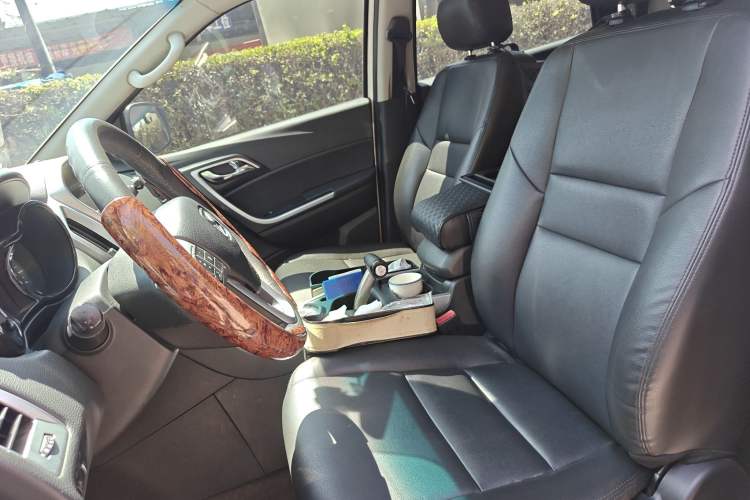 Used JMC Yusheng S350 2013 2.4T Automatic 2WD Diesel Luxury Edition 5 Seats Left Front Seat