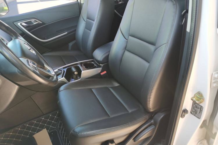 Used JMC Yusheng S350 2013 2.4T Automatic 2WD Diesel Luxury Edition 5 Seats Left Front Seat