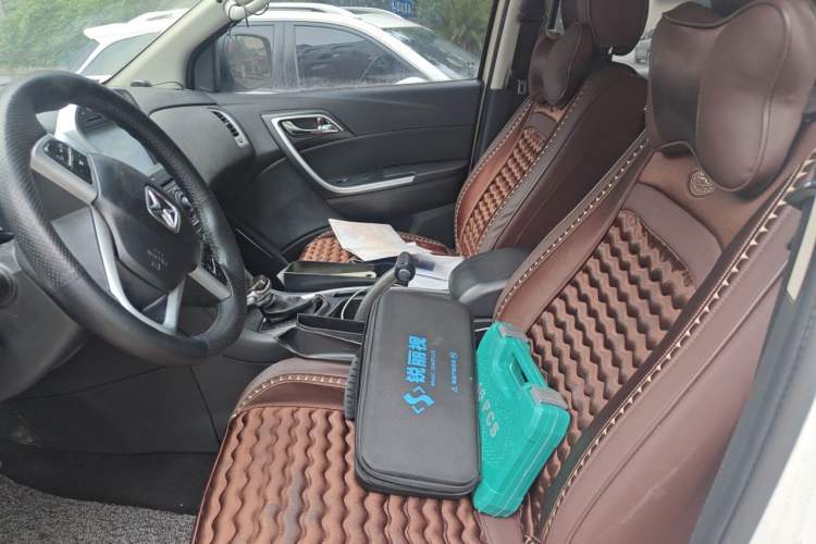 Used JMC Yusheng S350 2013 2.4T Automatic 2WD Diesel Luxury Edition 5 Seats Left Front Seat