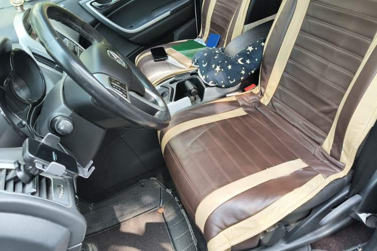 Used JMC Yusheng S350 2013 2.4T Automatic 2WD Diesel Luxury Edition 5 Seats Left Front Seat