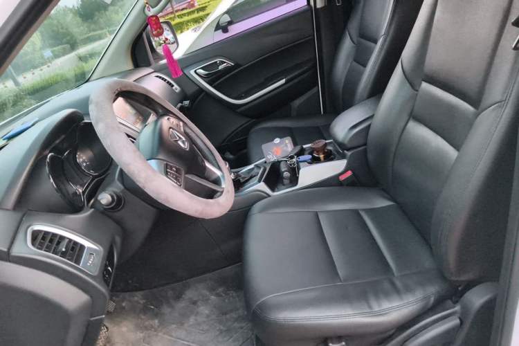 Used JMC Yusheng S350 2013 2.4T Automatic 2WD Diesel Luxury Edition 5 Seats Left Front Seat