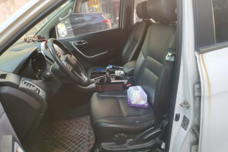 Used JMC Yusheng S350 2013 2.4T Automatic 2WD Diesel Luxury Edition 5 Seats Left Front Seat