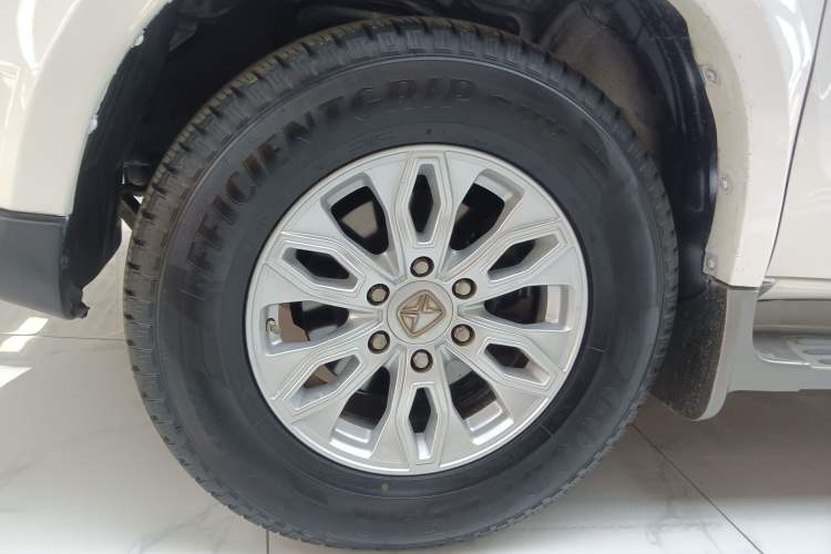 Used JMC Yusheng S350 2013 2.4T Automatic 2WD Diesel Ultra-Luxury 7-Seater Left Front Wheel Hub