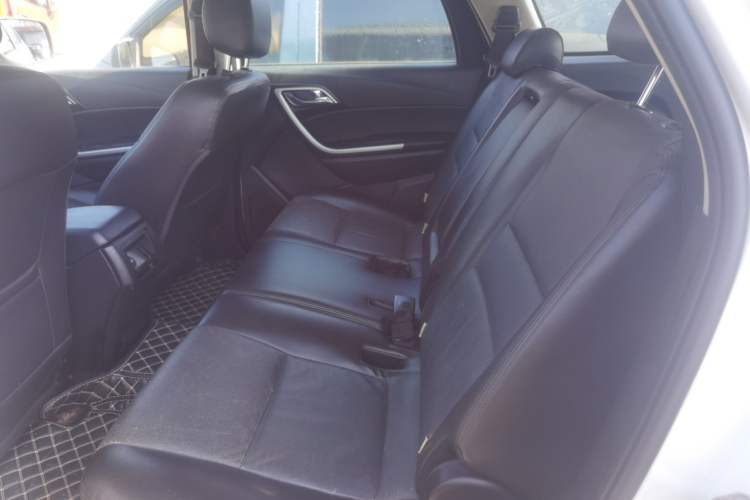 Used JMC Yusheng S350 2013 2.4T Manual 4x4 Diesel Luxury Edition 5 Seats Left Rear Seat