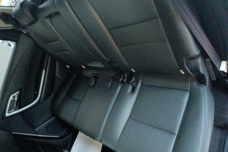 Used JMC Yusheng S350 2013 2.4T Automatic 2WD Diesel Luxury Edition 5 Seats Left Rear Seat