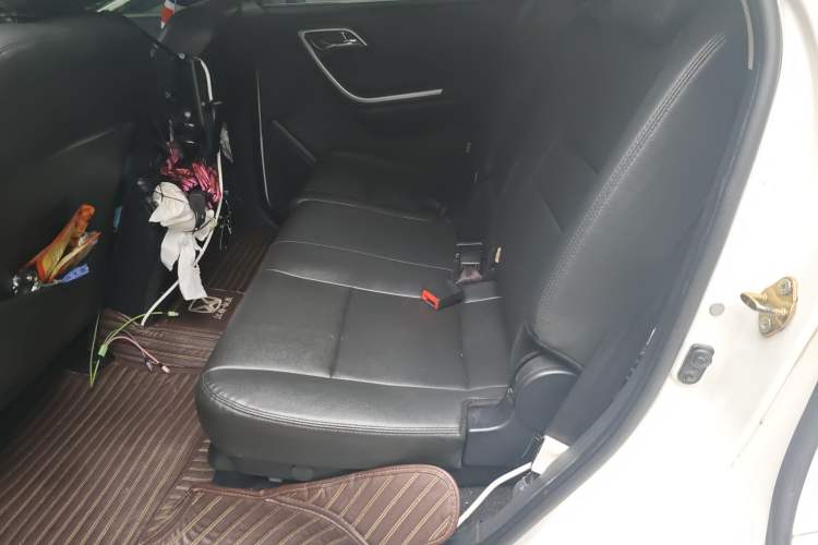 Used JMC Yusheng S350 2013 2.4T Manual 4x4 Diesel Luxury 7-Seater Left Rear Seat