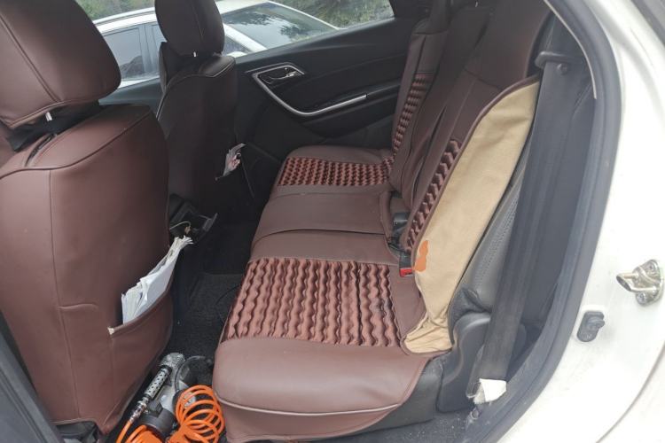 Used JMC Yusheng S350 2013 2.4T Automatic 2WD Diesel Luxury Edition 5 Seats Left Rear Seat