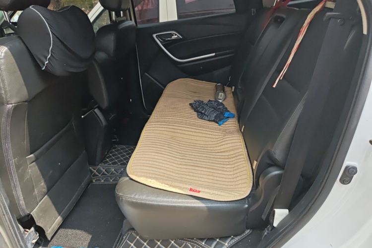 Used JMC Yusheng S350 2013 2.4T Automatic 4x4 Diesel Luxury 5-Seater Left Rear Seat
