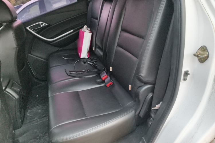 Used JMC Yusheng S350 2013 2.4T Automatic 2WD Diesel Luxury Edition 5 Seats Left Rear Seat