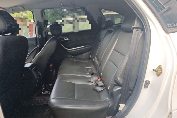 Used JMC Yusheng S350 2013 2.4T Automatic 2WD Diesel Luxury Edition 5 Seats Left Rear Seat