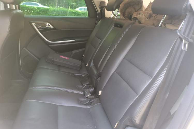 Used JMC Yusheng S350 2013 2.4T Automatic 4x4 Diesel Luxury 5-Seater Left Rear Seat