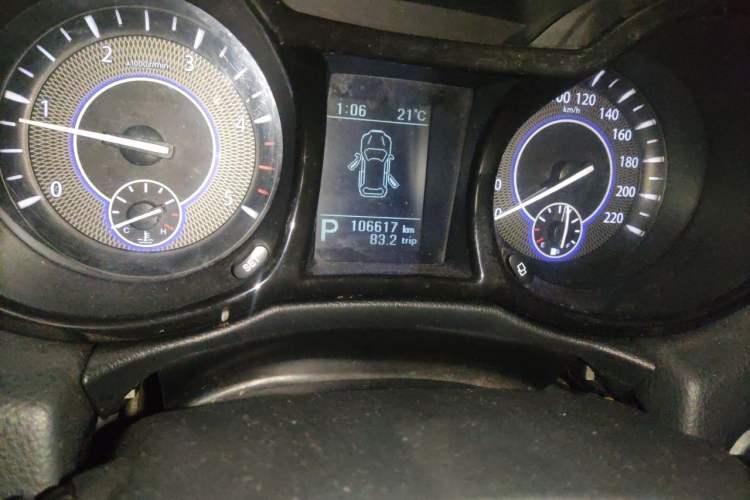 Used JMC Yusheng S350 2013 2.4T Automatic 2WD Diesel Ultra-Luxury 7-Seater Odometer Close Up