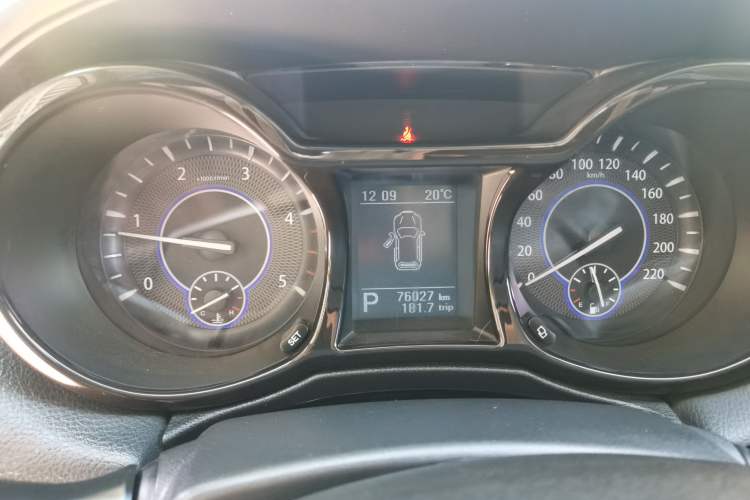 Used JMC Yusheng S350 2013 2.4T Automatic 2WD Diesel Luxury Edition 5 Seats Odometer Close Up