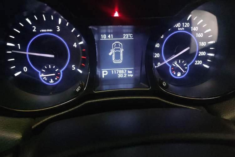 Used JMC Yusheng S350 2013 2.4T Automatic 2WD Diesel Luxury Edition 5 Seats Odometer Close Up