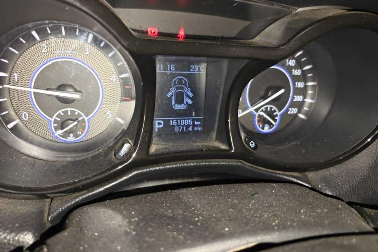 Used JMC Yusheng S350 2013 2.4T Automatic 2WD Diesel Luxury Edition 5 Seats Odometer Close Up