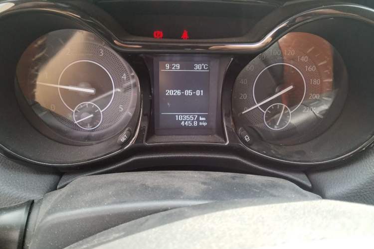 Used JMC Yusheng S350 2013 2.4T Manual Two-Wheel Drive Diesel Luxury Edition 5 Seats Odometer Close Up