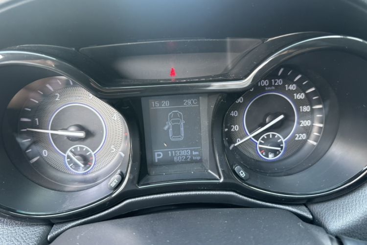 Used JMC Yusheng S350 2013 2.4T Automatic 2WD Diesel Luxury Edition 5 Seats Odometer Close Up