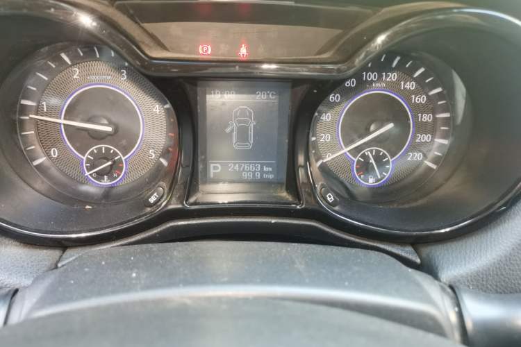 Used JMC Yusheng S350 2013 2.4T Automatic 2WD Diesel Luxury Edition 5 Seats Odometer Close Up