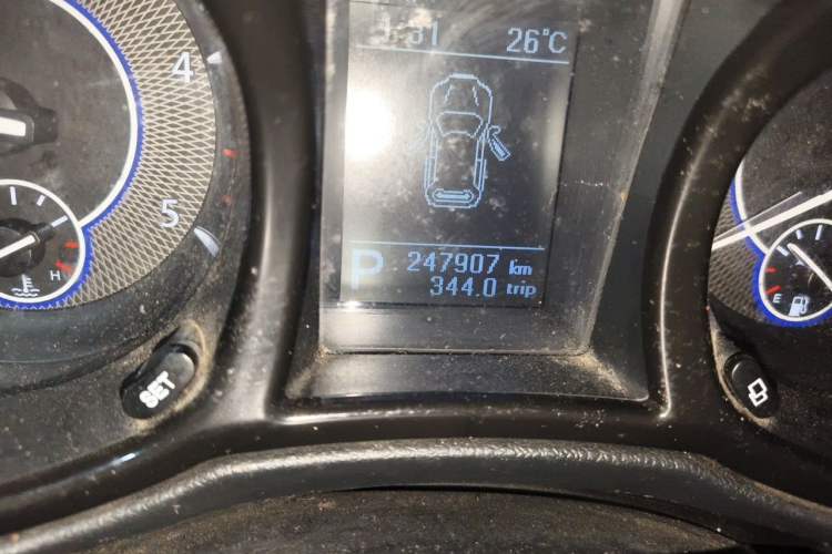 Used JMC Yusheng S350 2013 2.4T Automatic 2WD Diesel Luxury Edition 5 Seats Odometer Close Up