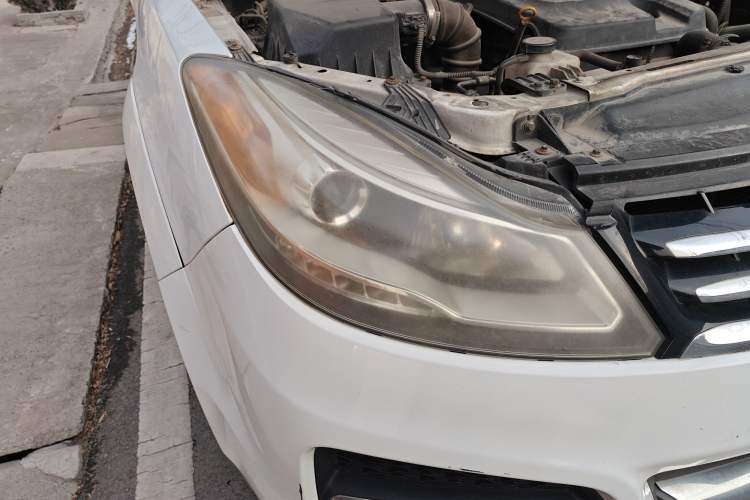 Used JMC Yusheng S350 2013 2.4T Manual Two-Wheel Drive Diesel Luxury Edition 5 Seats Right Front Headlight