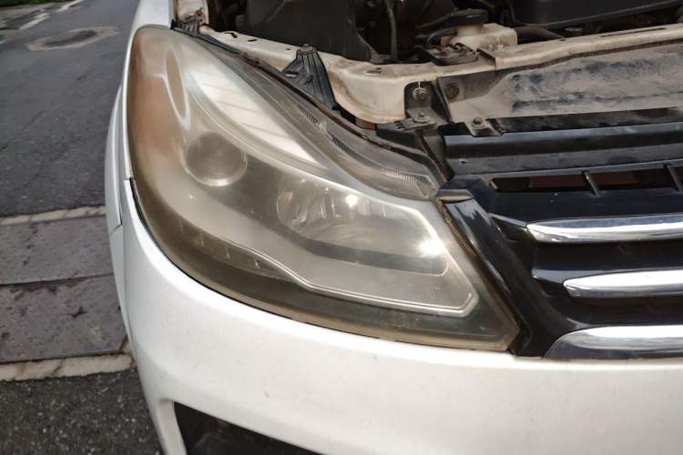 Used JMC Yusheng S350 2013 2.4T Automatic 2WD Diesel Ultra-Luxury 5-Seater Right Front Headlight