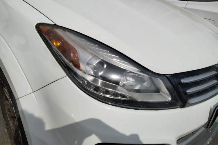 Used JMC Yusheng S350 2013 2.4T Manual Two-Wheel Drive Diesel Luxury Edition 5 Seats Right Front Headlight