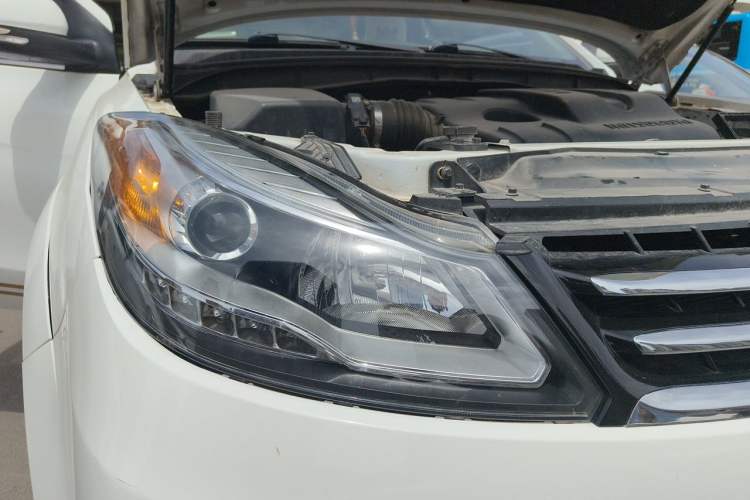 Used JMC Yusheng S350 2013 2.0T Manual 4x4 Gasoline Luxury Edition 5 Seats Right Front Headlight