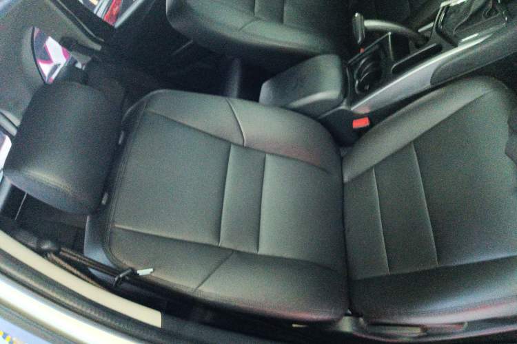 Used JMC Yusheng S350 2013 2.4T Automatic 2WD Diesel Luxury Edition 5 Seats Right Front Seat