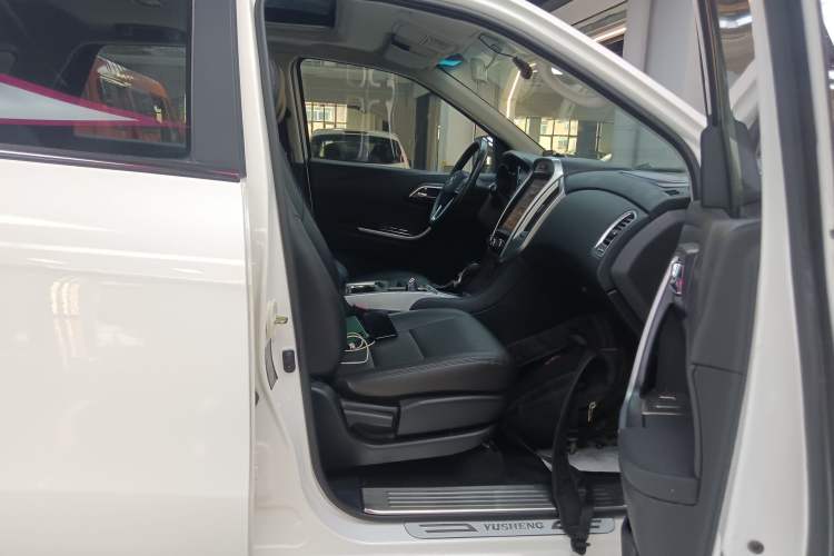 Used JMC Yusheng S350 2013 2.4T Automatic 2WD Diesel Ultra-Luxury 7-Seater Right Front Seat