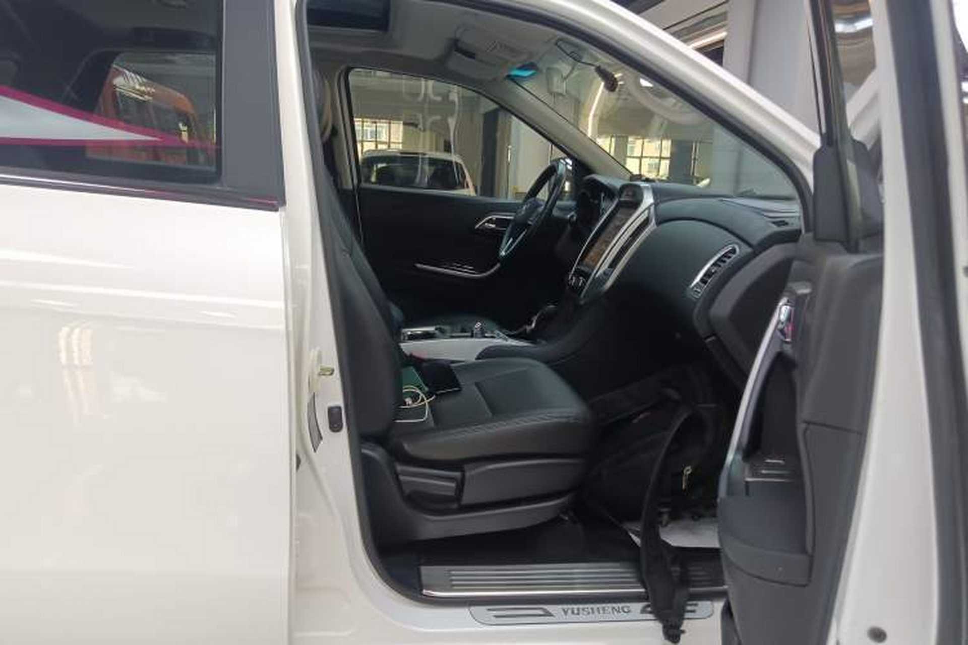 Used JMC Yusheng S350 2013 2.4T Automatic 2WD Diesel Ultra-Luxury 7-Seater Right Front Seat