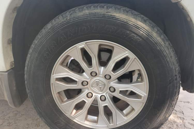 Used JMC Yusheng S350 2013 2.4T Automatic 4x4 Diesel Luxury 5-Seater Right Front Wheel Hub