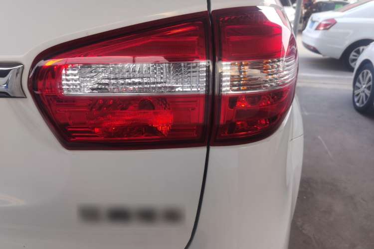 Used JMC Yusheng S350 2013 2.4T Automatic 2WD Diesel Ultra-Luxury 5-Seater Right Rear Taillight