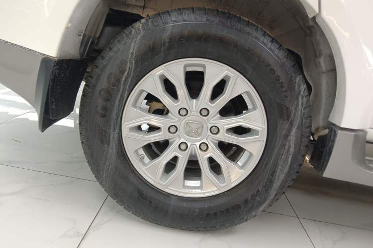 Used JMC Yusheng S350 2013 2.4T Automatic 2WD Diesel Ultra-Luxury 7-Seater Right Rear Wheel Hub