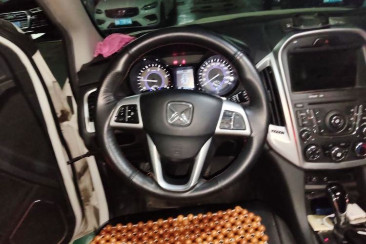 Used JMC Yusheng S350 2013 2.4T Automatic 2WD Diesel Luxury 7-Seater Steering Wheel