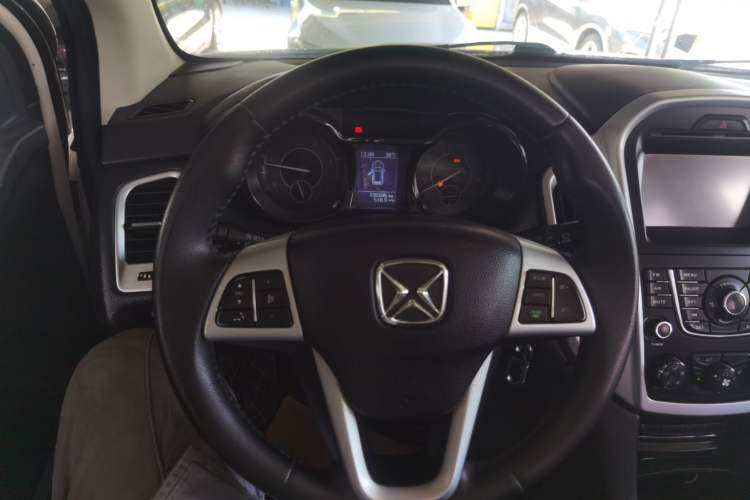 Used JMC Yusheng S350 2013 2.4T Manual 4x4 Diesel Luxury Edition 5 Seats Steering Wheel