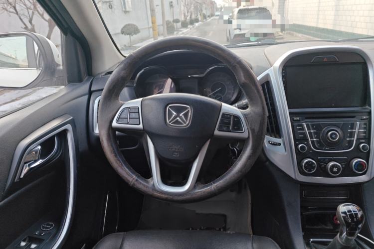 Used JMC Yusheng S350 2013 2.4T Manual Two-Wheel Drive Diesel Luxury Edition 5 Seats Steering Wheel