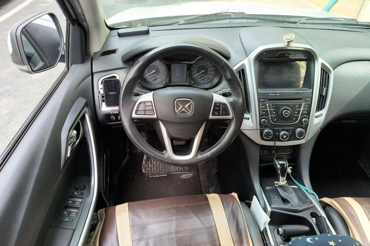 Used JMC Yusheng S350 2013 2.4T Automatic 2WD Diesel Luxury Edition 5 Seats Steering Wheel