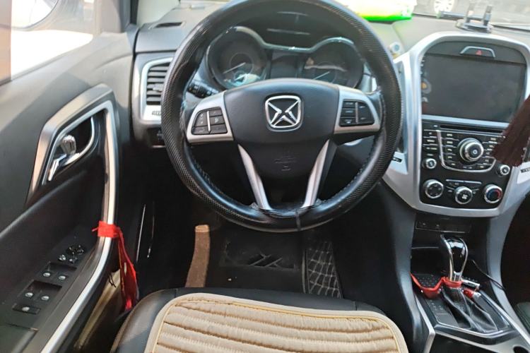 Used JMC Yusheng S350 2013 2.4T Automatic 4x4 Diesel Luxury 5-Seater Steering Wheel