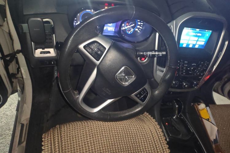Used JMC Yusheng S350 2013 2.4T Automatic 2WD Diesel Luxury Edition 5 Seats Steering Wheel