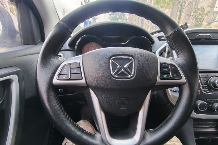 Used JMC Yusheng S350 2013 2.4T Manual Two-Wheel Drive Diesel Luxury 7-Seater Steering Wheel
