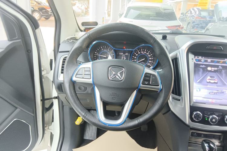 Used JMC Yusheng S350 2013 2.4T Automatic 2WD Diesel Ultra-Luxury 7-Seater Steering Wheel