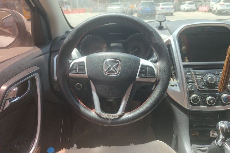 Used JMC Yusheng S350 2013 2.0T Manual 4x4 Gasoline Luxury Edition 5 Seats Steering Wheel